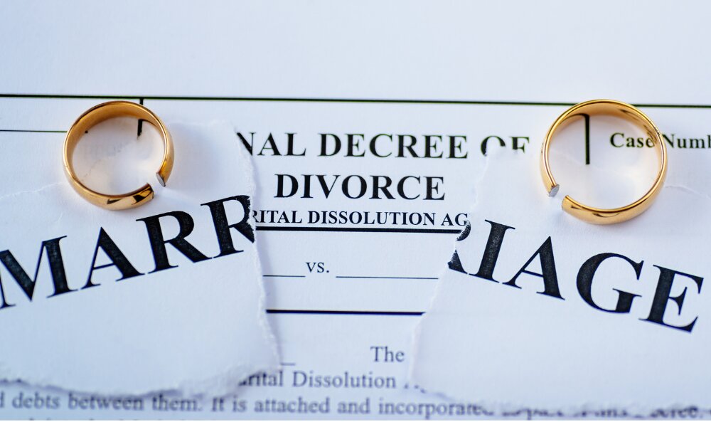 Rings on divorce document